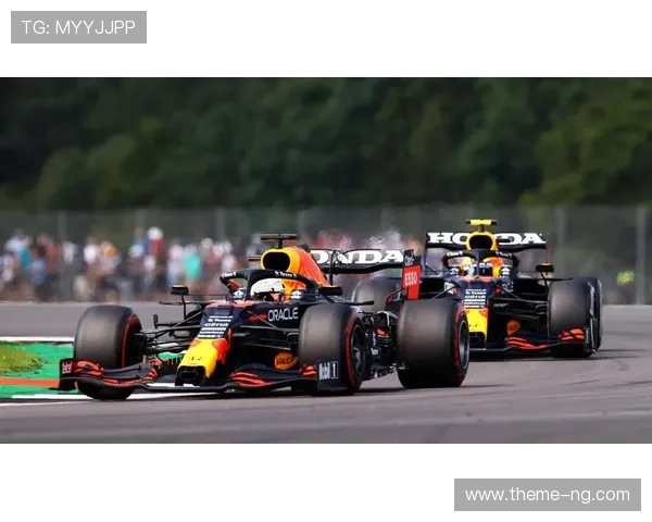 红牛与梅赛德斯争议再起F1赛场风云突变聚焦车队博弈与冠军悬念升级 红牛与梅赛德斯争议再起F1赛场风云突变聚焦车队博弈与冠军悬念升级