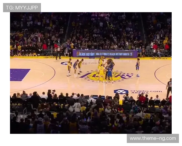 詹姆斯带领湖人迎战勇士 迎来新赛季首场焦点大战 詹姆斯带领湖人迎战勇士 迎来新赛季首场焦点大战