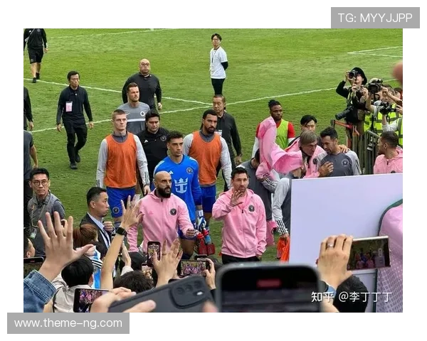 梅西加盟迈阿密国际后首次亮相 震撼足球界与球迷激情互动